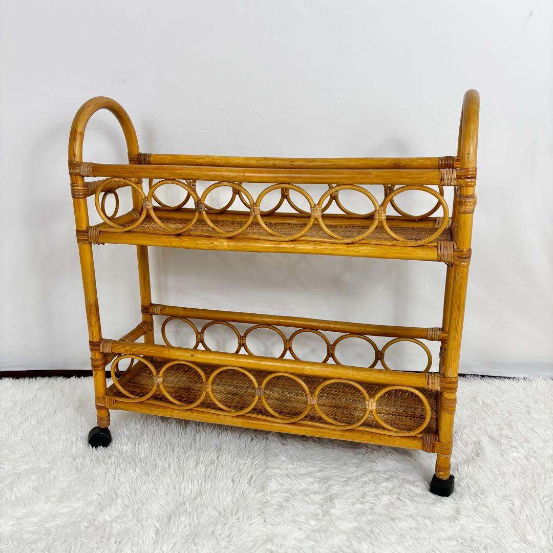 美しいラタン 2段のラック　シェルフ 飾り棚 　籐家具　キャスター付き