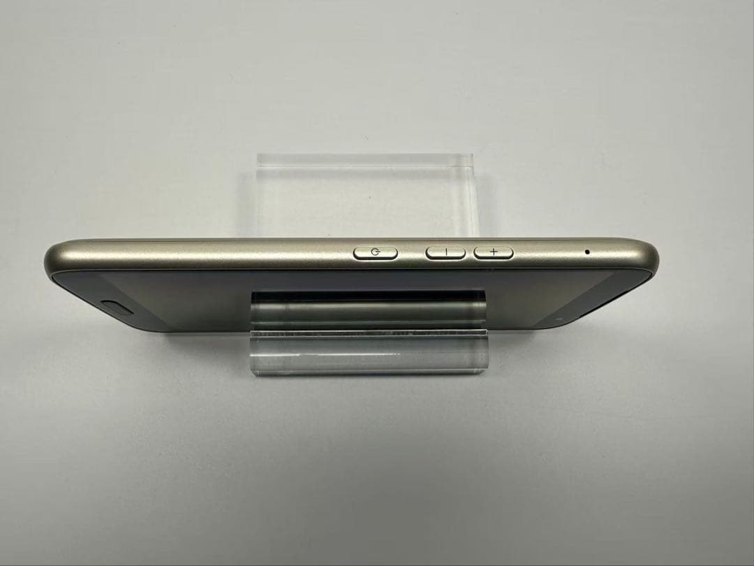 極美品 NTT docomo らくらくスマートフォン F-53E ゴールド