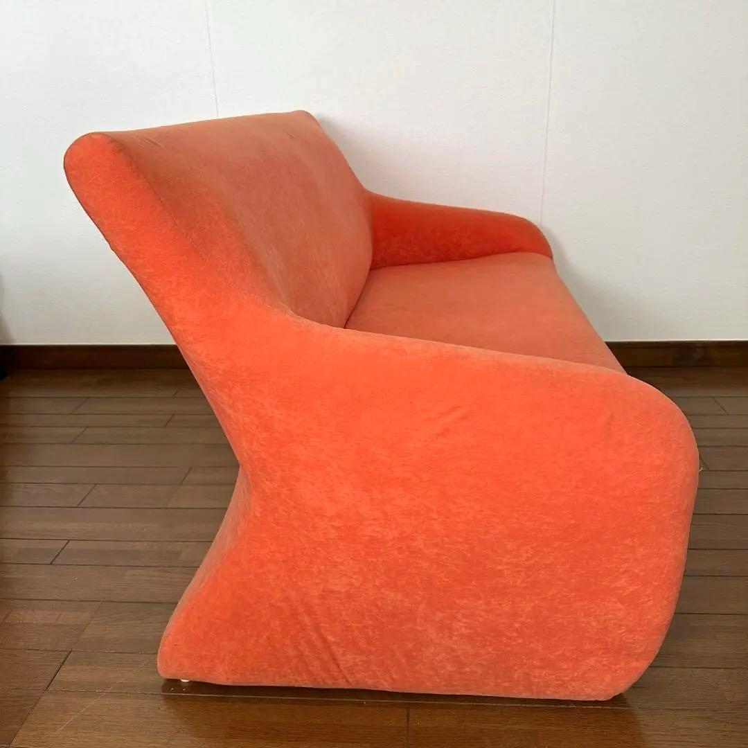 オシャレな2人掛けソファー　オレンジピンク　ピーチスキン