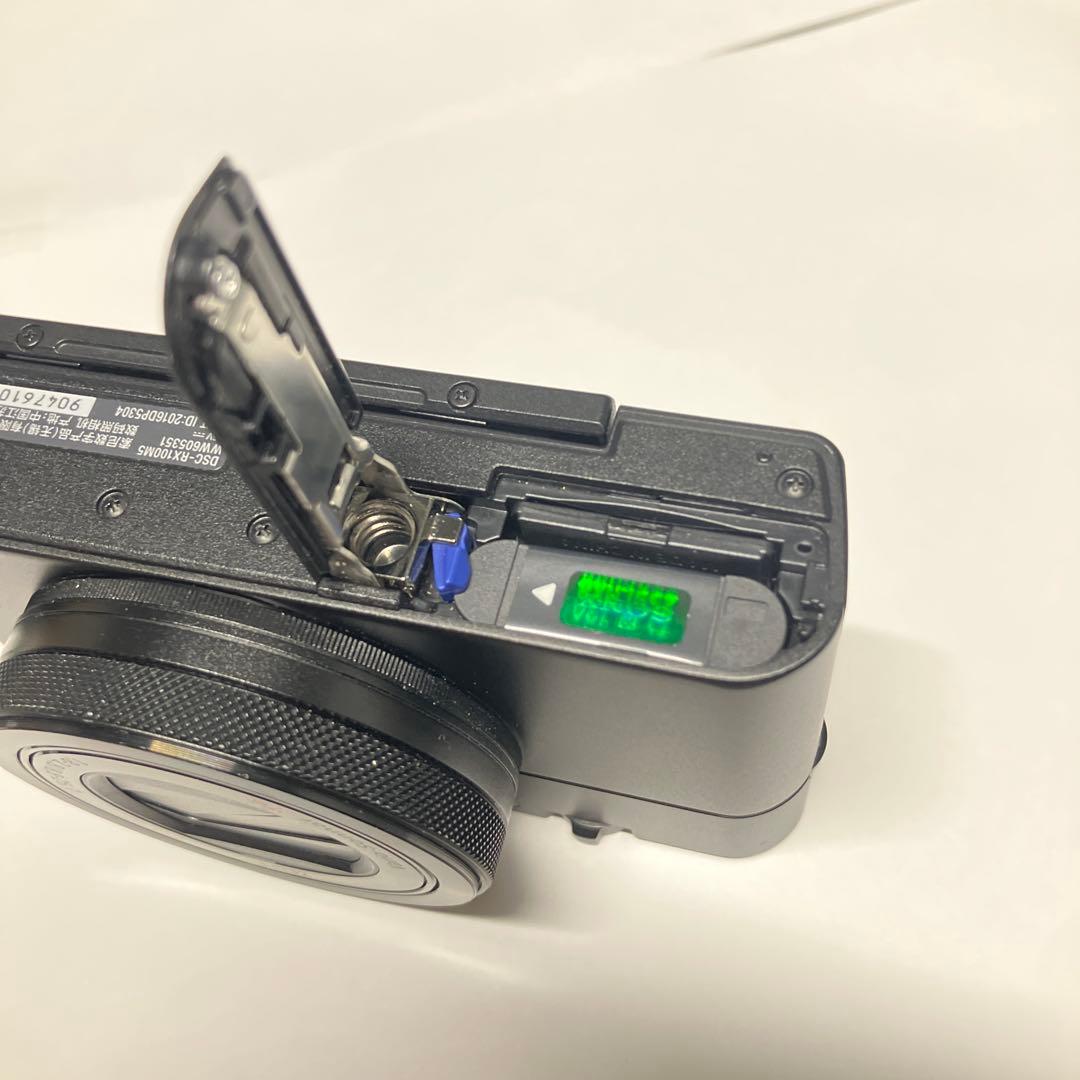 ポ*プ様 【訳あり】Sony RX100M5 デジタルカメラ【動作良好】