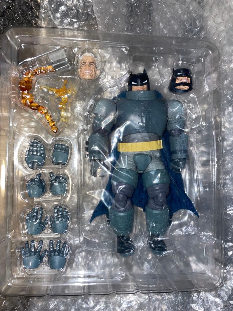 mafex アーマード バットマン