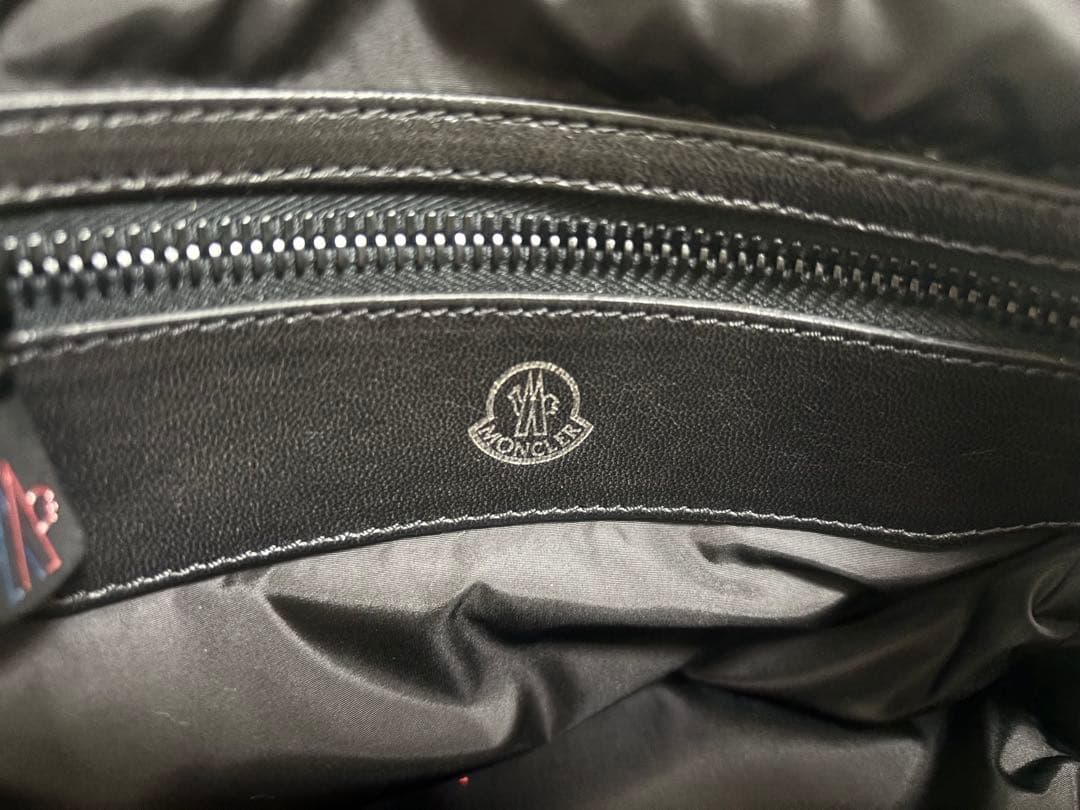 美品 MONCLER モンクレール ナイロン ショルダーバッグ 黒 赤