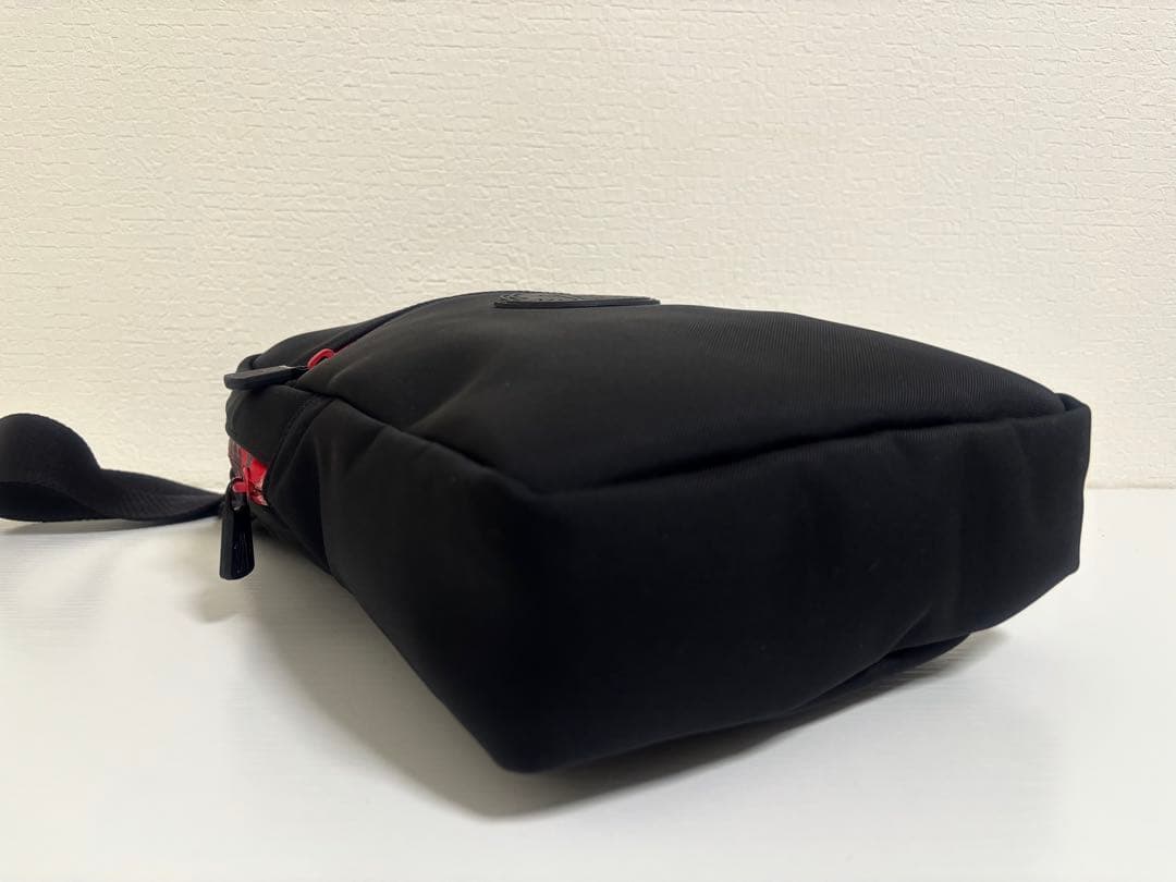 美品 MONCLER モンクレール ナイロン ショルダーバッグ 黒 赤