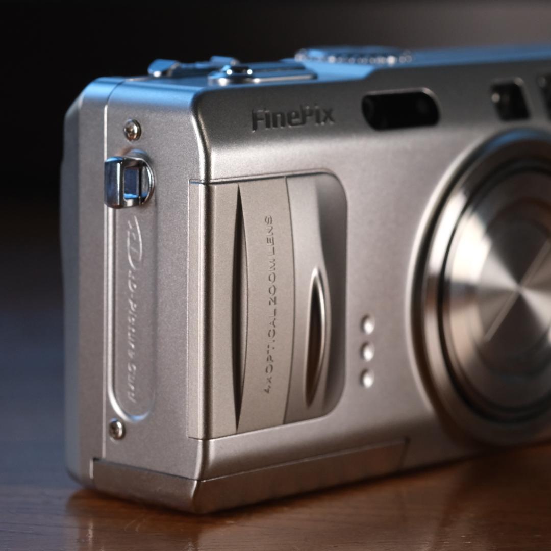 d*7様 FUJIFILM　Finepix　F810　超美　ちょい残念　カードも