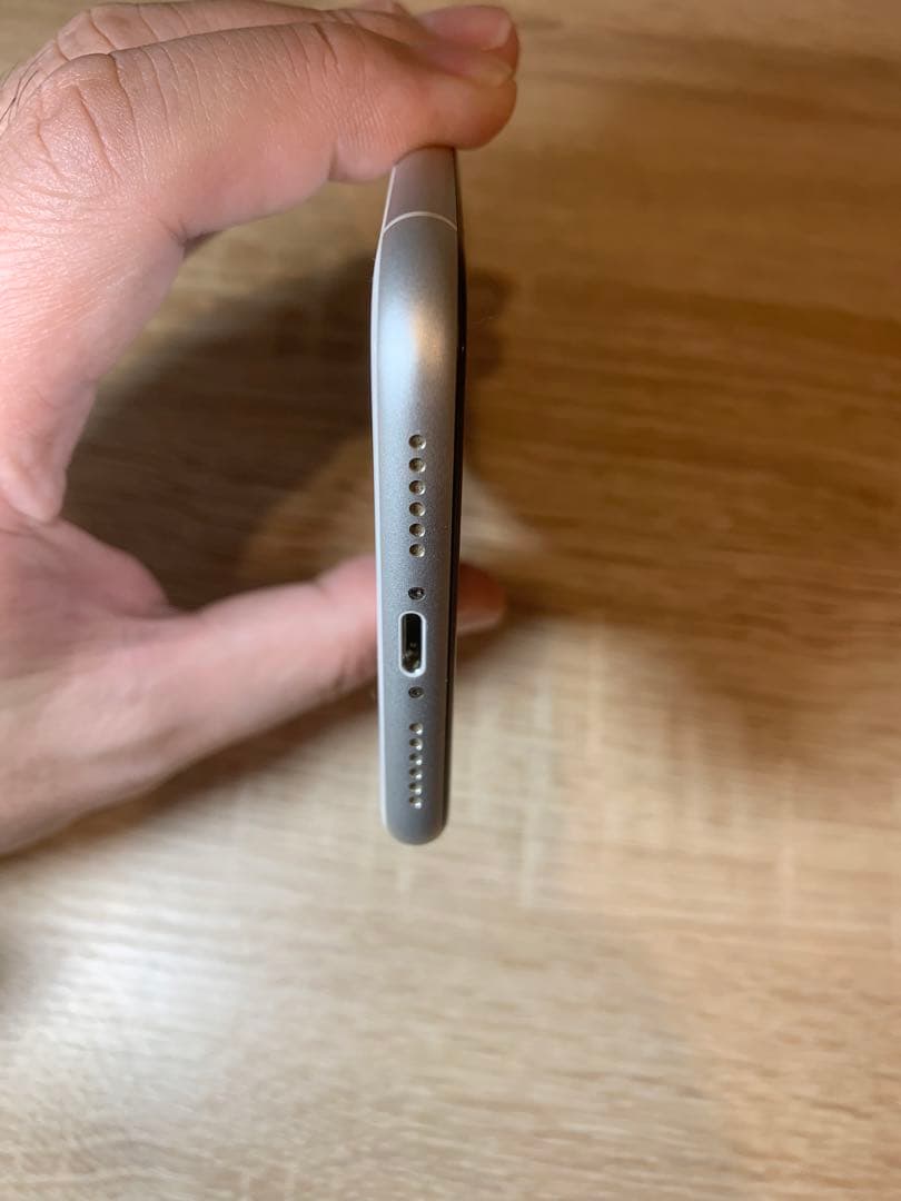 中古　極美品　iPhone XR ホワイト 64GB