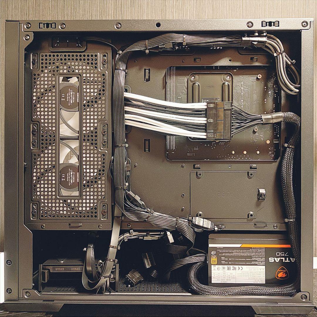 新品【光る高性能 白/黒 ゲーミングPC】デスクトップ／2面ガラス ピラーレス