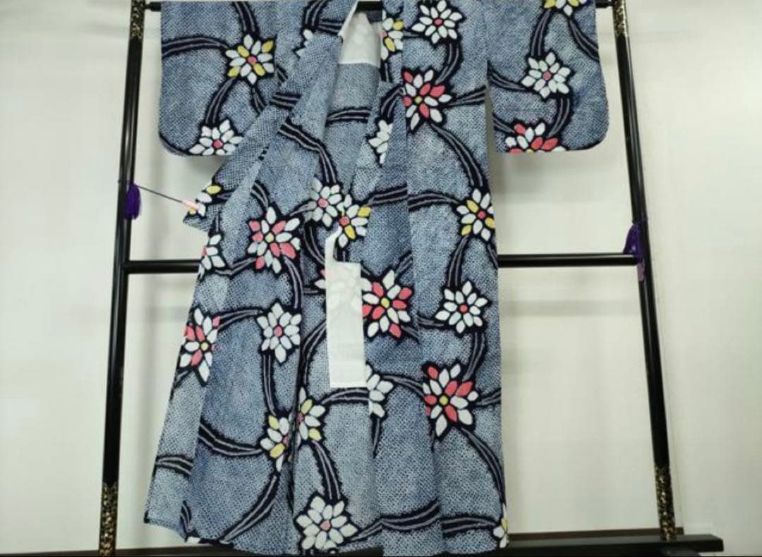 粋な大人の浴衣 ◆ 有松絞り 舞花文 モダンな柄いき