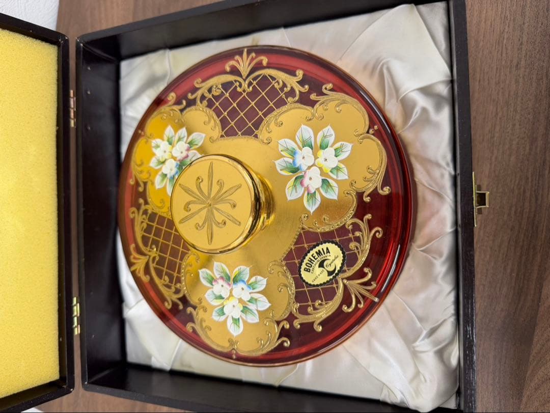 ボヘミアガラス 蓋付きボウル 金彩 木箱付き