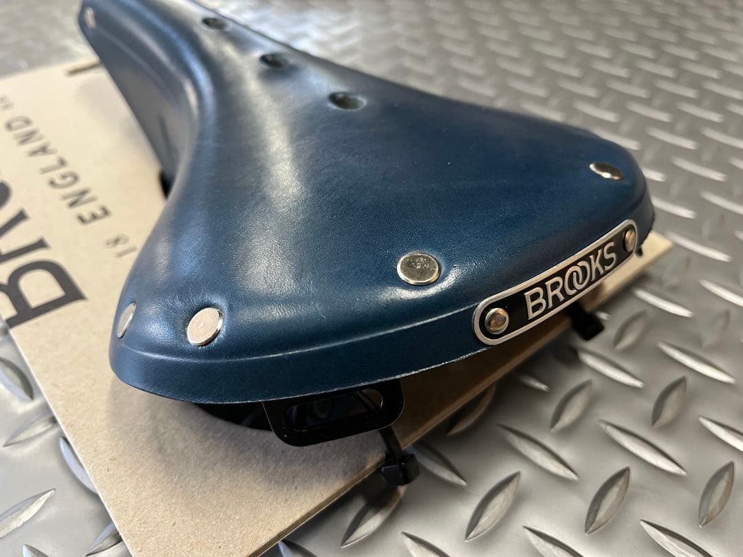 BROOKS B17 限定カラー TEAL