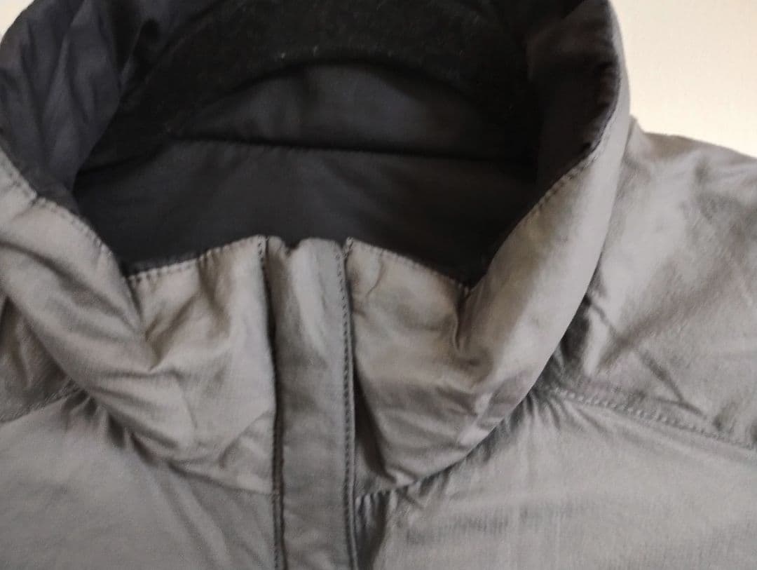 mont-bell サーマラップベスト　リバーシブル　黒・グレー メンズM