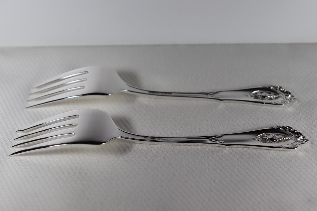 アメリカ■ウォレス■デザートフォーク２本組■非常に優雅なローズポイント・パターン