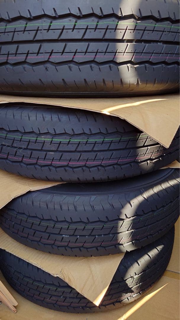 ハイエース　ダークプライムS 新車外し　 純正ノーマルタイヤホイール4本セット