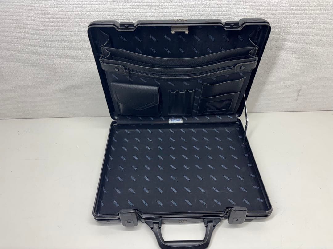 RIMOWA リモワ アタッシュケース バッグ　ポリカーボネート グリーン