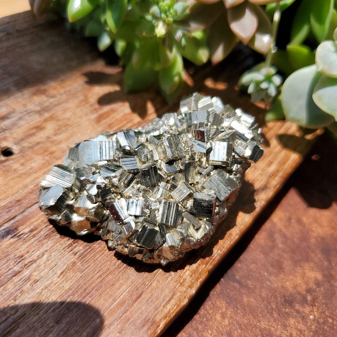 パイライト原石　大きめ　結晶7　ペルー産　鉱物標本（黄鉄鉱）