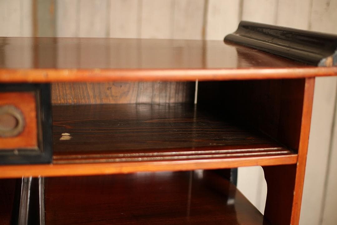 古い木製の茶箪笥　収納棚　小引き出し7杯