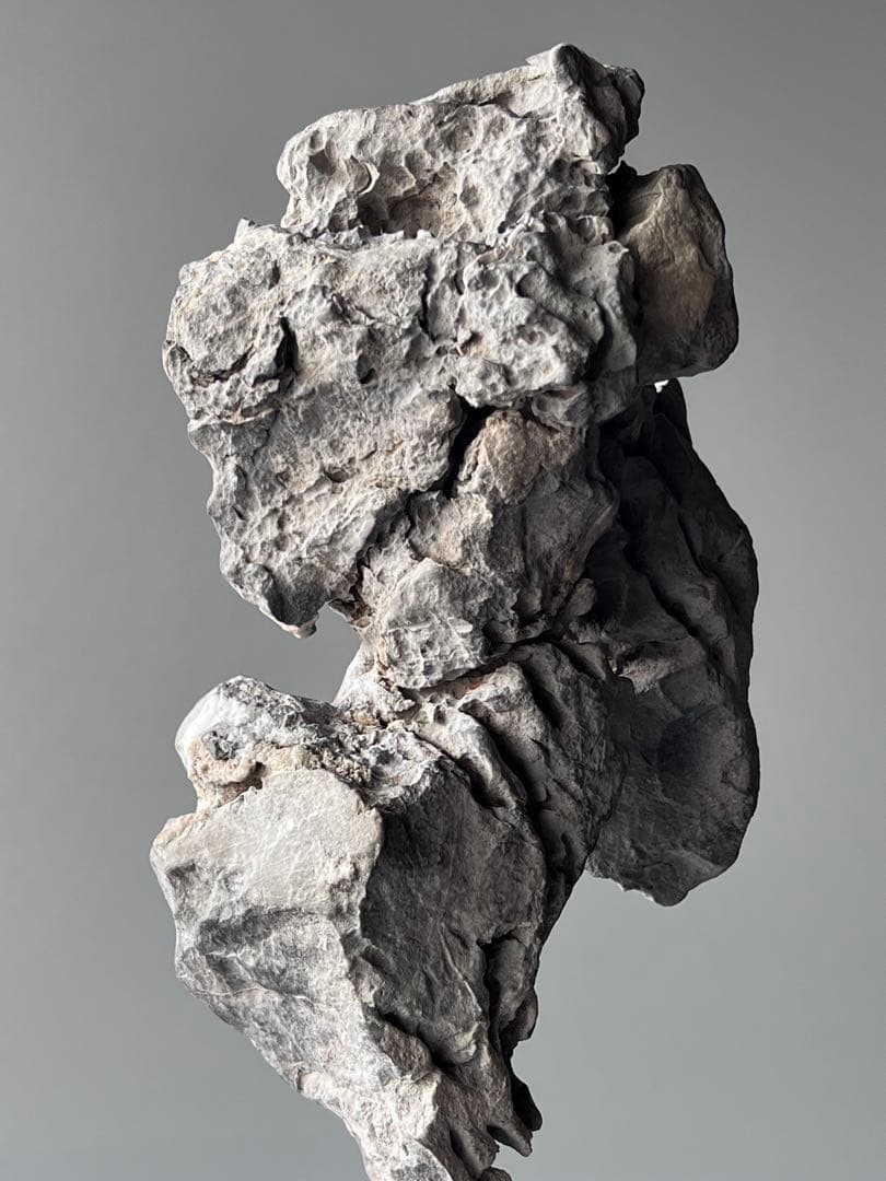 「銀索」　天然石　鑑賞石　飾り石　中国美術　置物　太湖石　灵璧石　インテリア