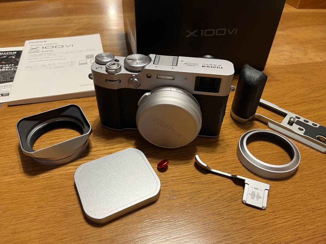 【ショット数600回】FUJIFILM x100ⅵ シルバー アクセサリー多数