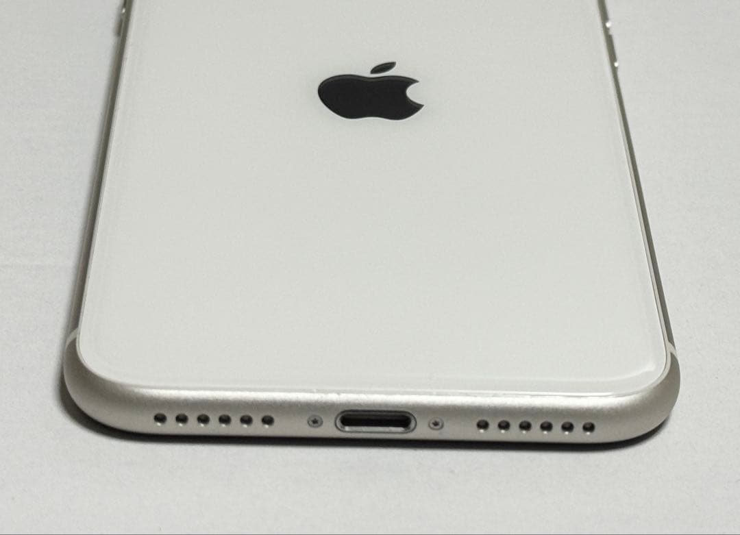 バッテリー最大容量97%　iPhone SE 第3世代 64GB スターライト