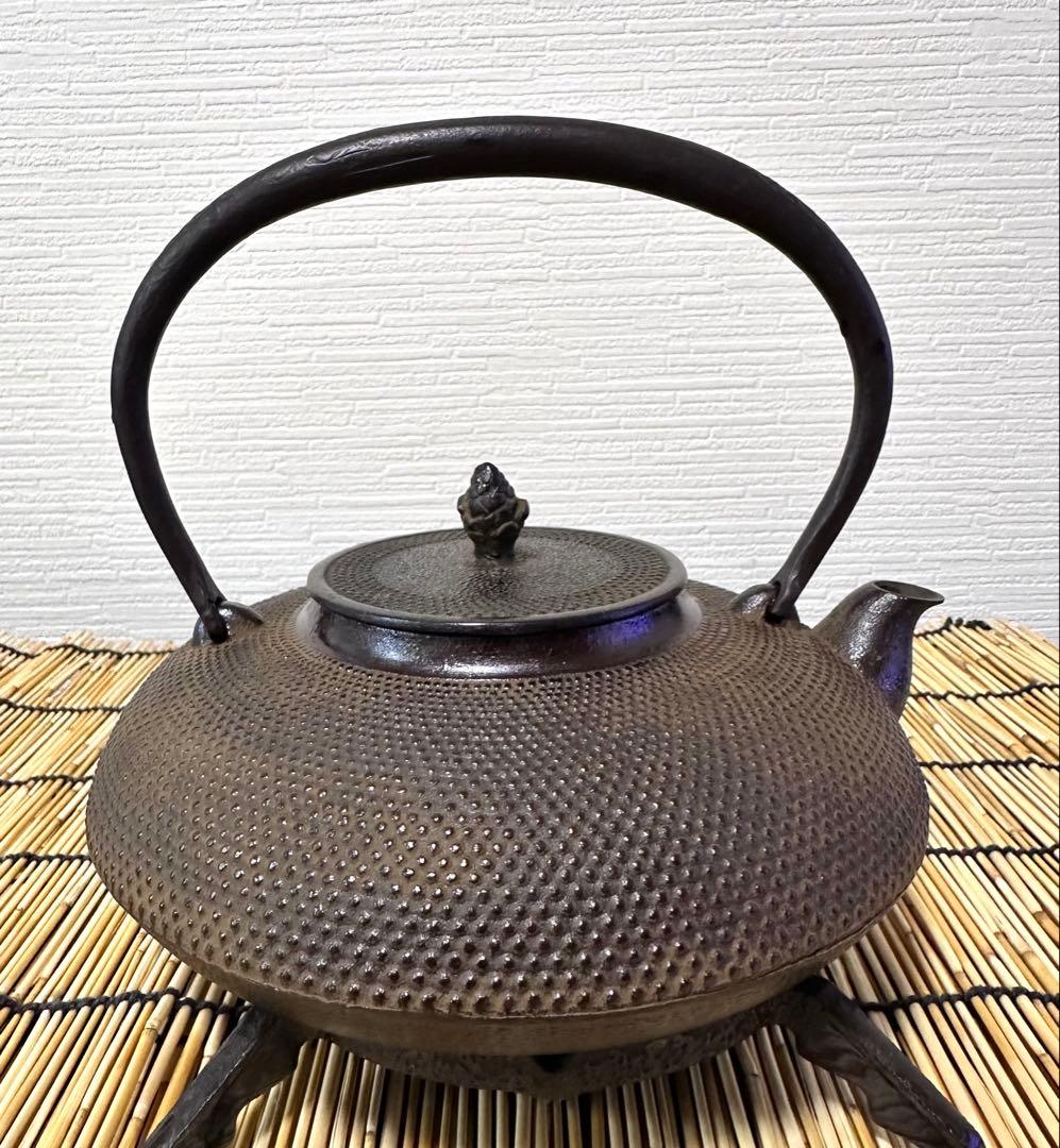 未使用品　敬典工房正寿堂山正　人間国宝髙橋敬典作　独楽型　南部鉄瓶　南部鉄器