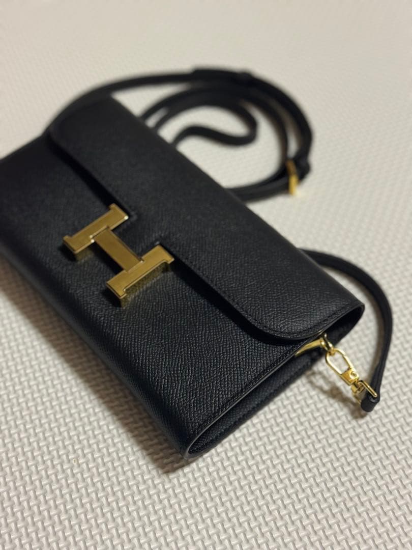 【新品未使用】Hロゴ ブラックショルダーバッグ