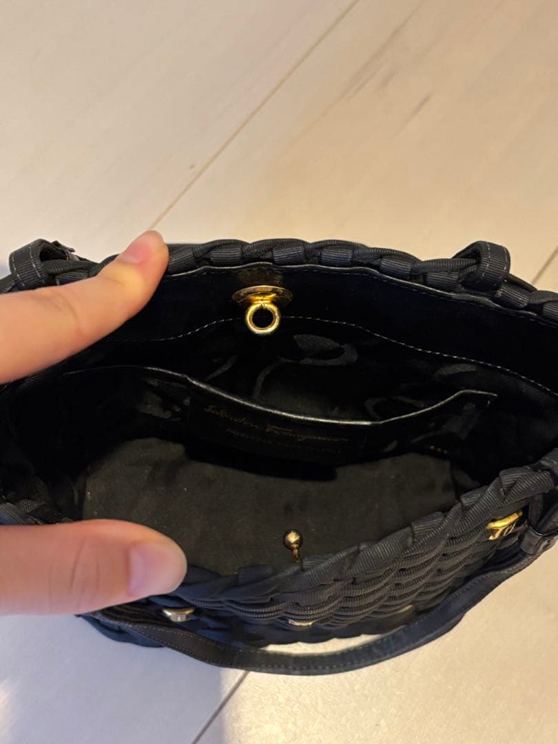 サルヴァトーレフェラガモ ヴァラ ハンドバッグ ファブリック ブラック