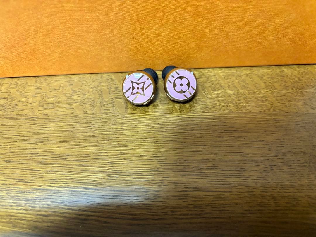 16日、17日限定価格 Louis Vuitton ワイヤレスイヤホン