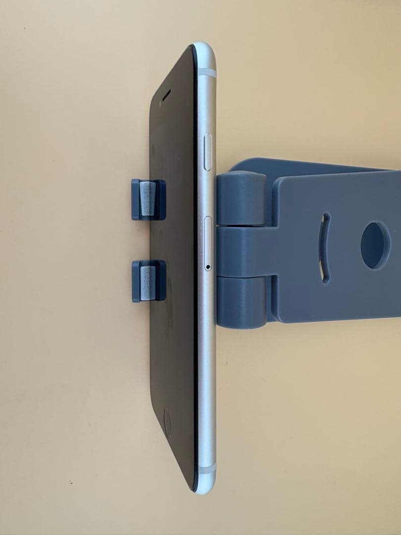 iPhone SE 第3世代 128GB スターライト　バッテリー100% 美品