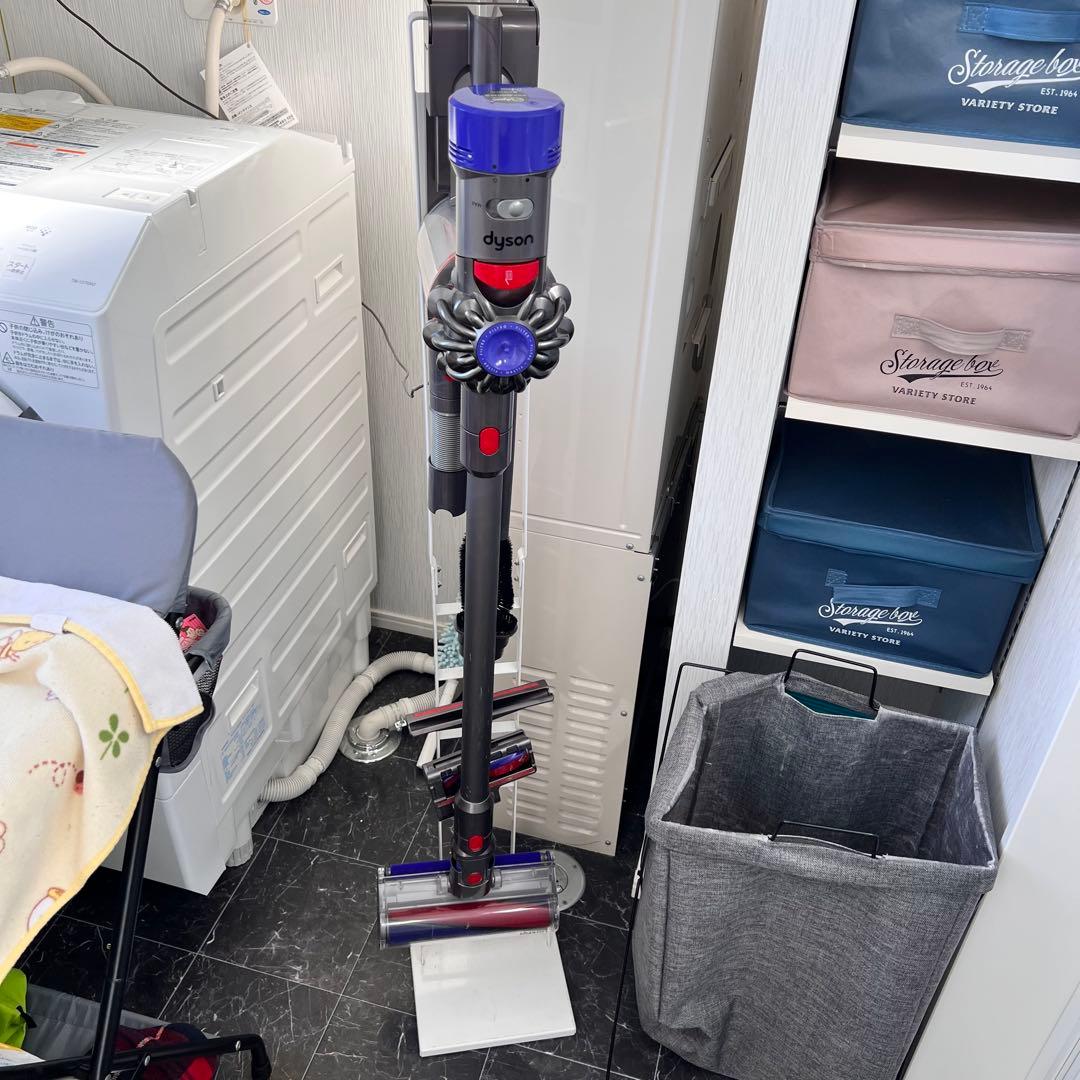 ダイソン　sv10 コードレスクリーナ　 掃除機 dyson 付属品有り　V8