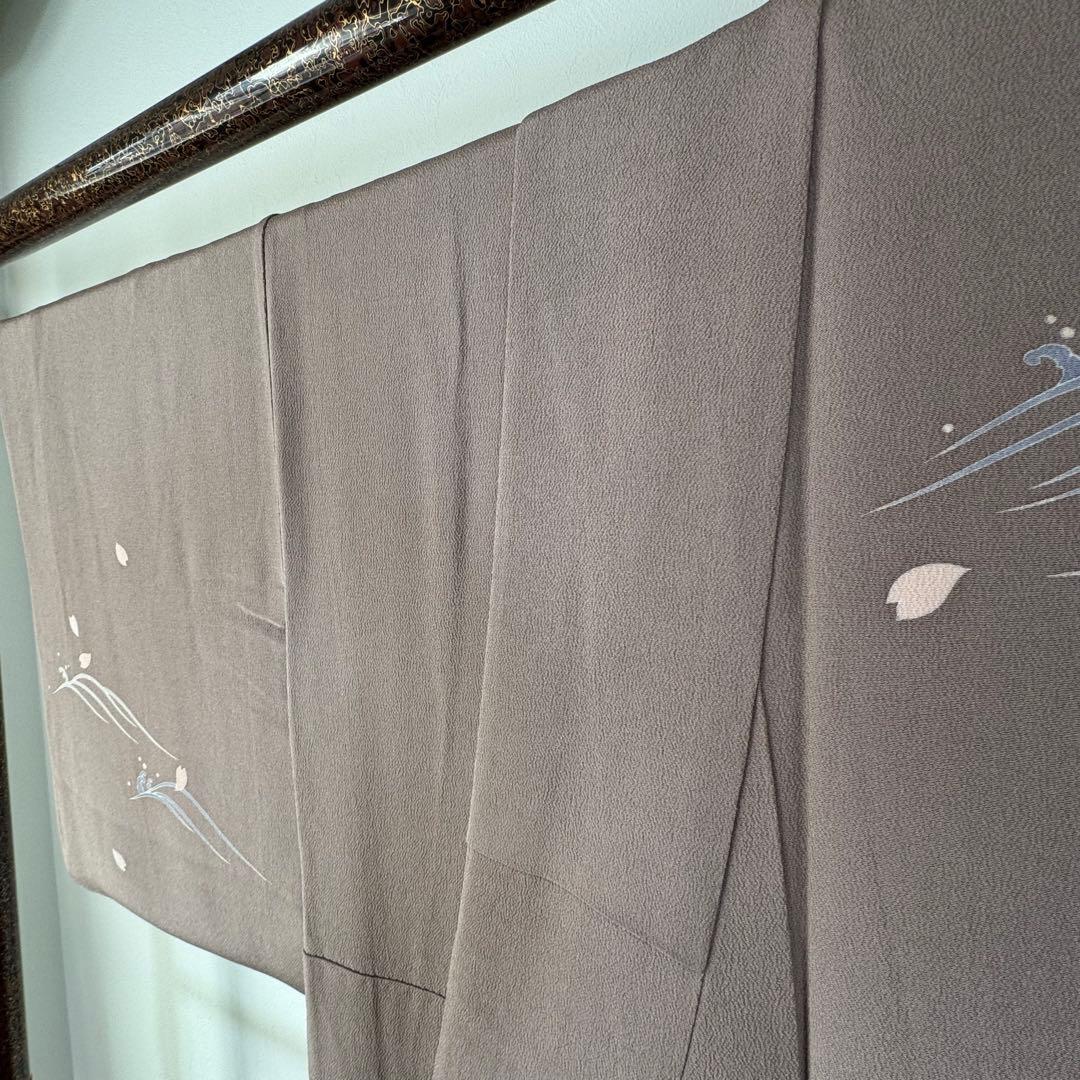 超美品　袷　訪問着　正絹　現代　波　うさぎ　小豆色　刺繍　桜　162裄65