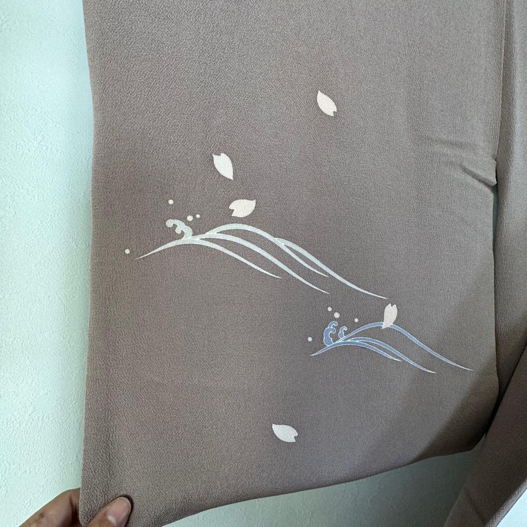 超美品　袷　訪問着　正絹　現代　波　うさぎ　小豆色　刺繍　桜　162裄65