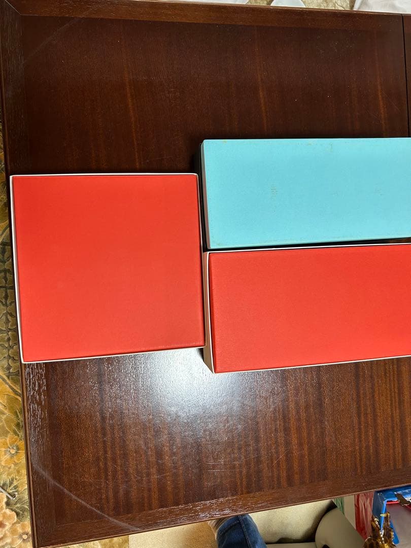 深川製磁　宮内庁御用達　寿赤絵　ペア紅茶碗皿　小皿揃　梅型銘々皿揃　１２点セット