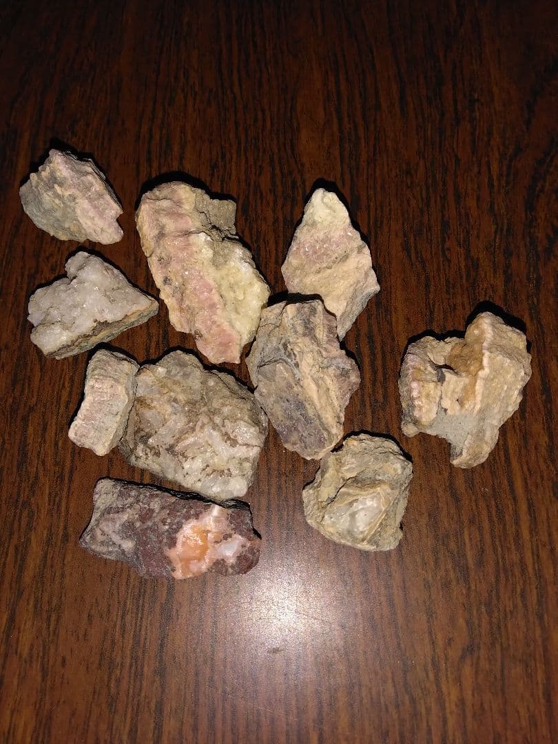 KARAKURI購入予定品　北海道産鉱物標本　鉱物　瑪瑙　稲倉石　原石