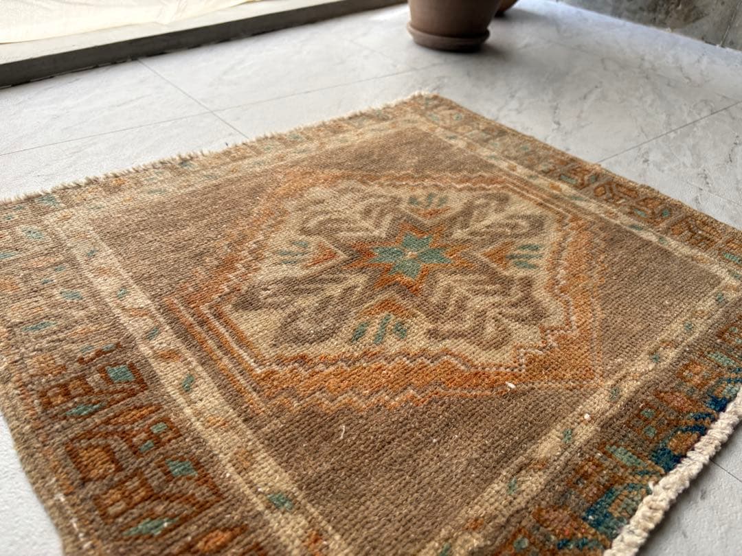 No.1 トルコヴィンテージラグ　52cm×45cm