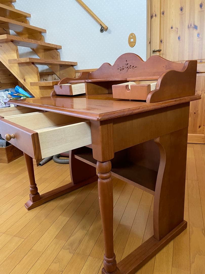 木製クラシックデスク 収納付き