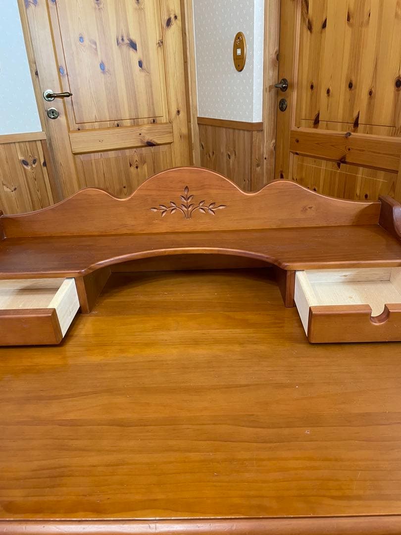 木製クラシックデスク 収納付き