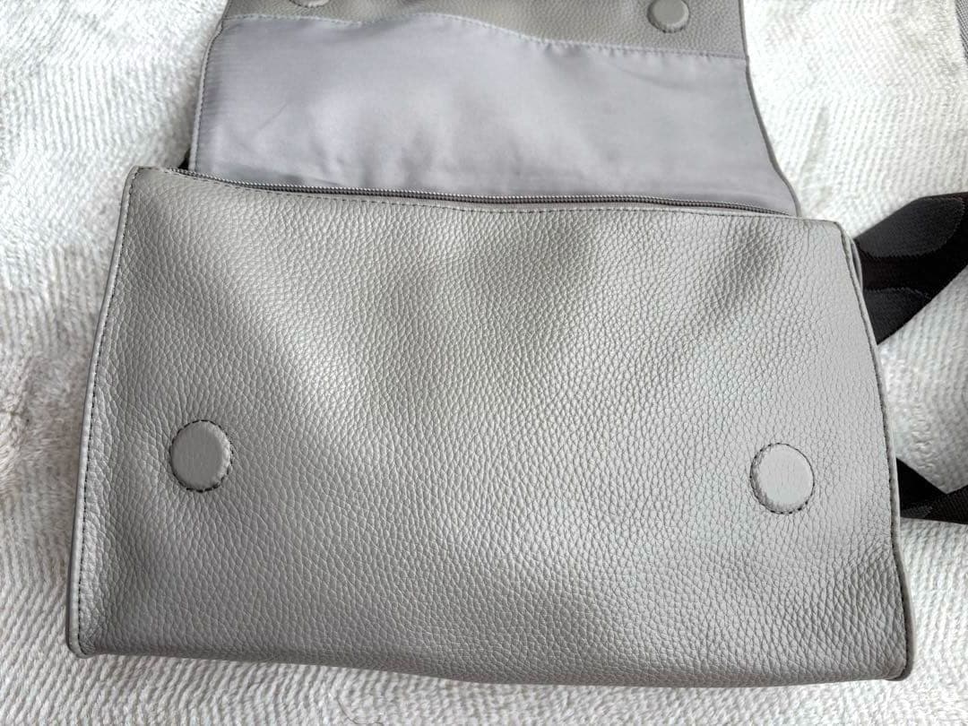 ear PAPILLONNER(イアパピヨネ) 本革　ボディバッグ