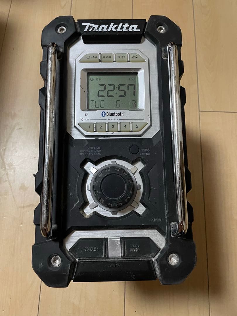 マキタ　ラジオ　MR108