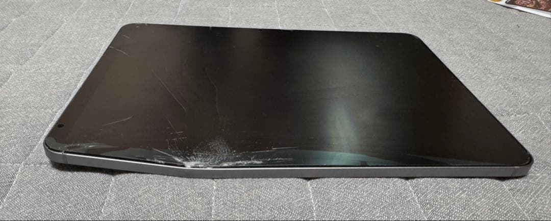 iPadAir本体 画面ひび割れフレーム曲がりあり