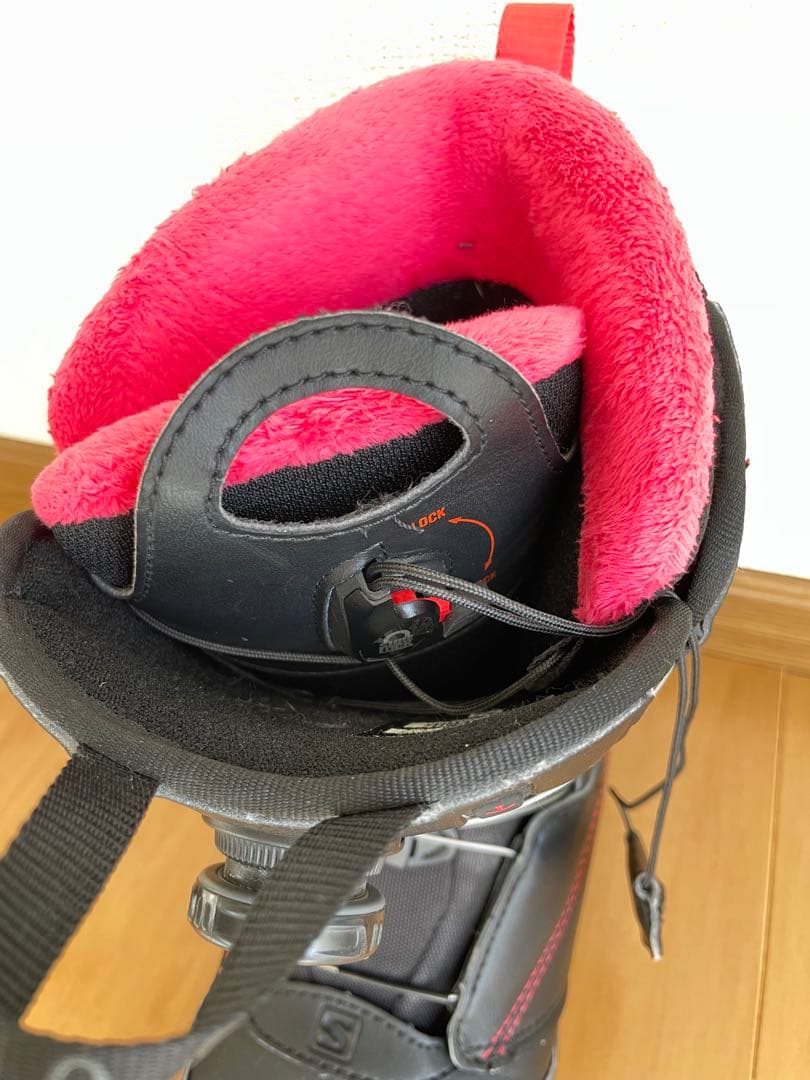 SALOMON 女性用スノーボードブーツ