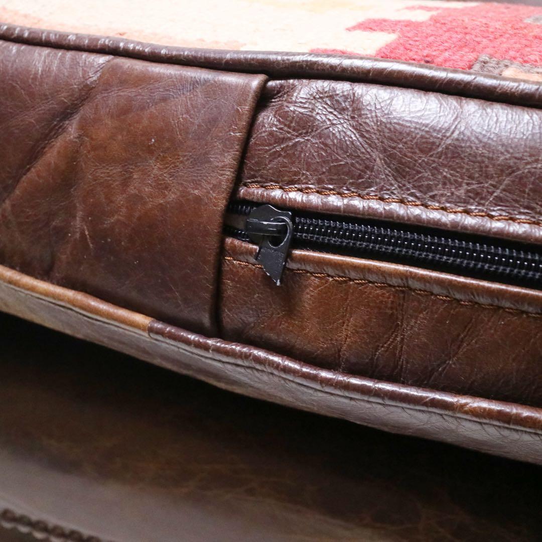 ハロ プロフェッサー アームチェア 牛本革 キリム リバーシブル ラウンジチェア