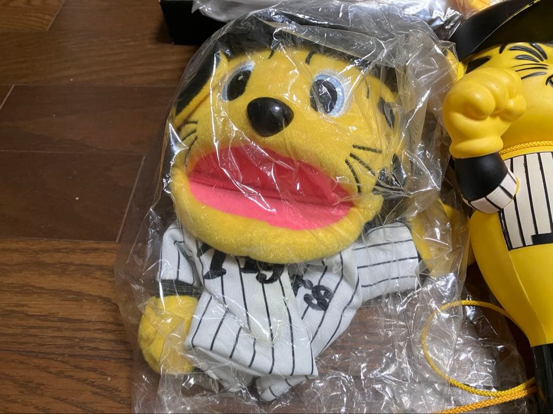 阪神タイガース　応援グッズ　ユニフォーム　キャップ　バット　タオル　パペット