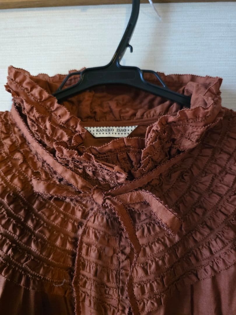 ブラウンフリルボウタイ長袖シャツKANEKOISAO
