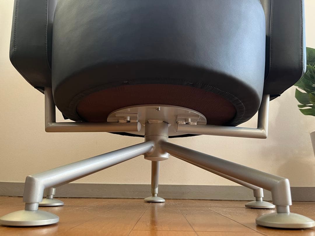 COR CIRCO コア ラウンジチェア　① ポストモダン　革張り　52万　北欧