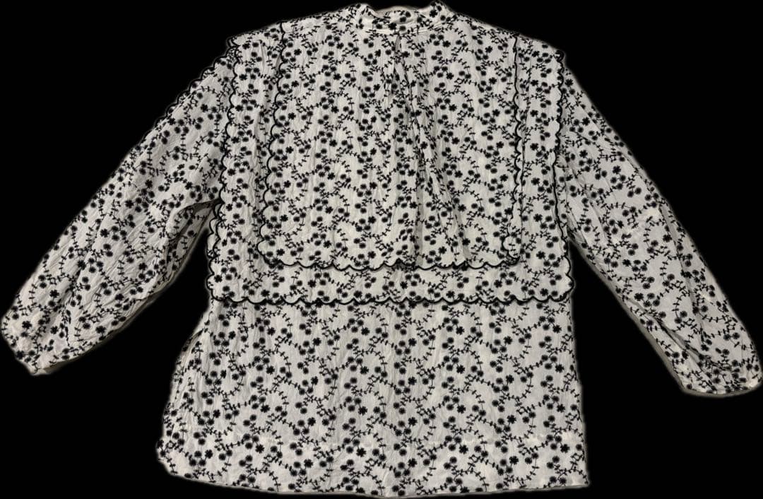 花柄　長袖ブラウス　パール