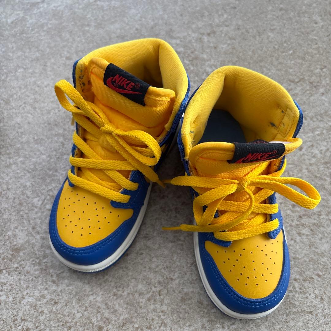 Nike Air Jordan 1 RETRO HIGH OGキッズスニーカー