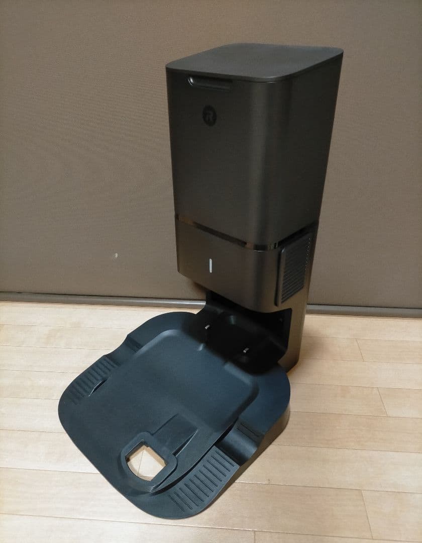 ルンバiRobotルンバi3+【22年製】合計使用時間30時間未満