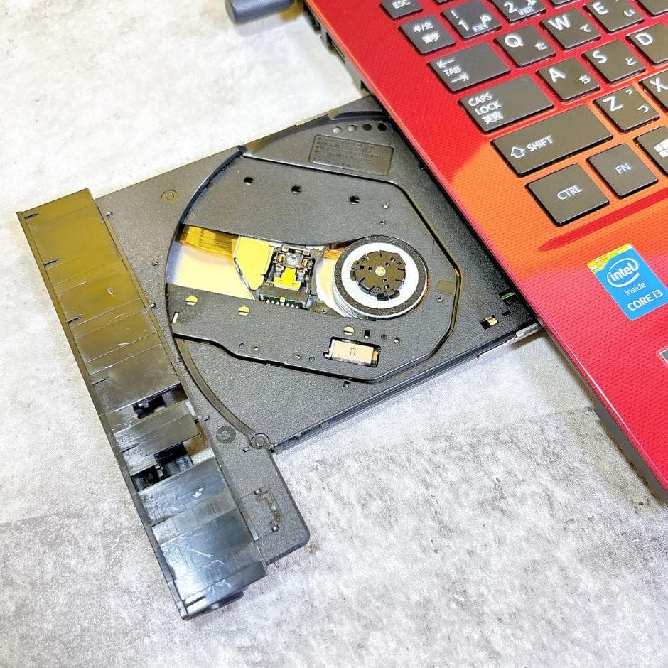 おしゃれな赤❣SSDで快適✨すぐ使えるノートパソコン カメラ付き 薄型Win11