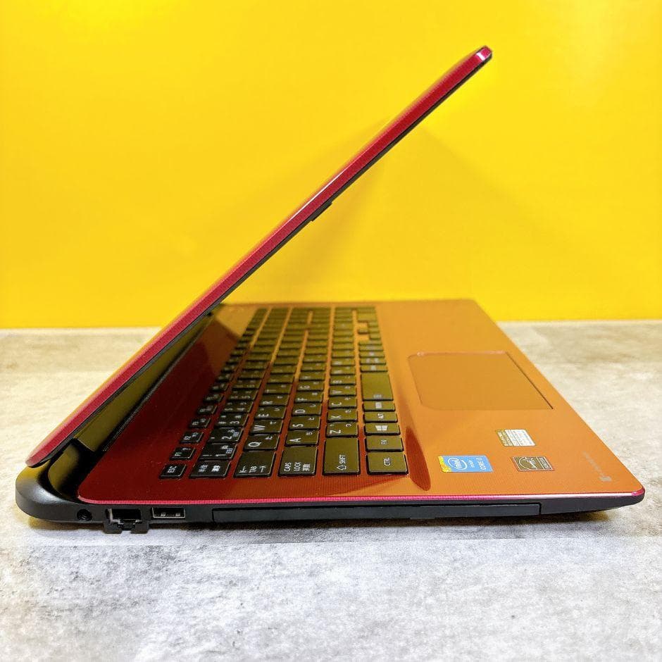 おしゃれな赤❣SSDで快適✨すぐ使えるノートパソコン カメラ付き 薄型Win11