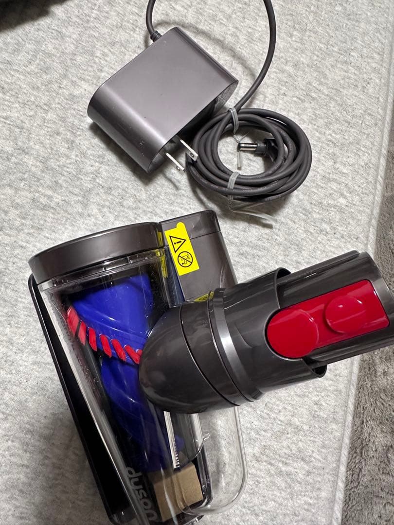 r*8様 Dyson V12 Detect 掃除機 本体と付属品