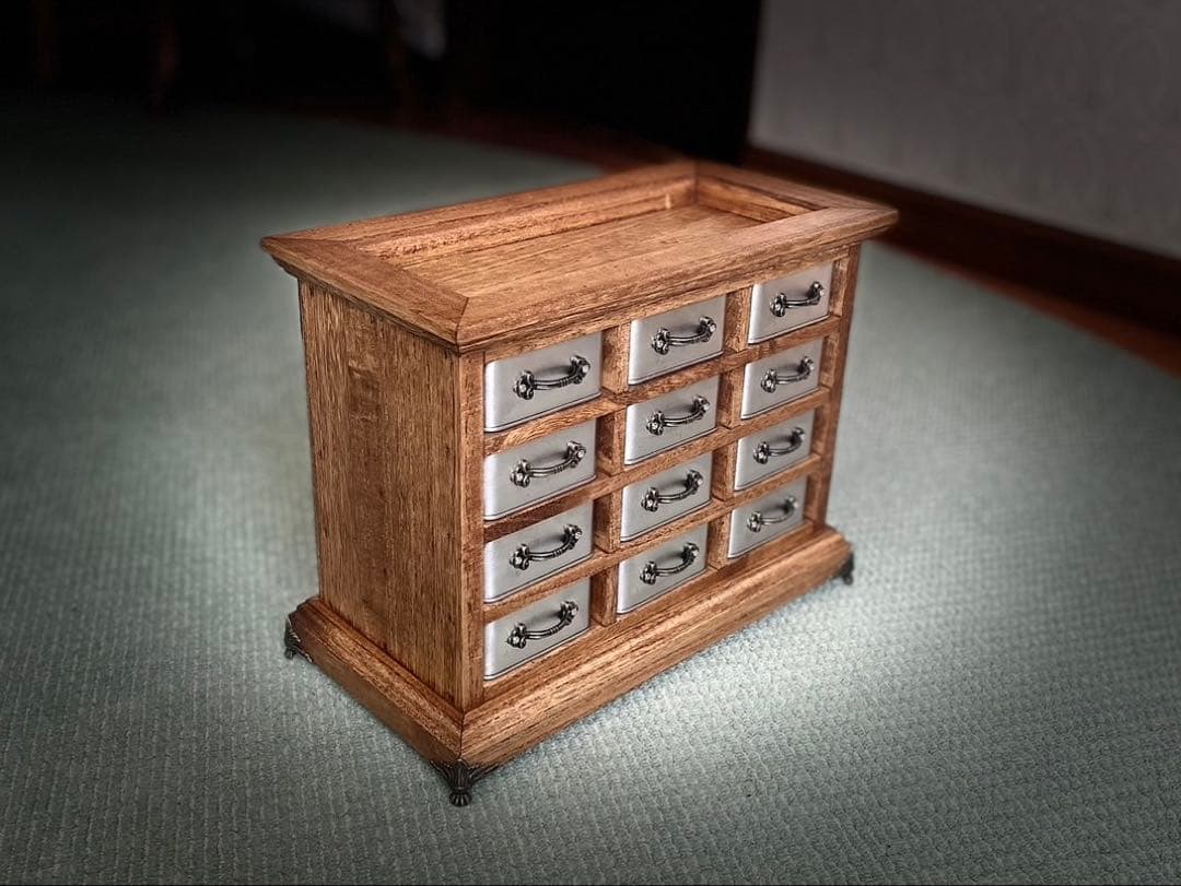 ハンドメイド　クラシックデザイン　木製収納箪笥　スチール缶　レトロ　コレクション